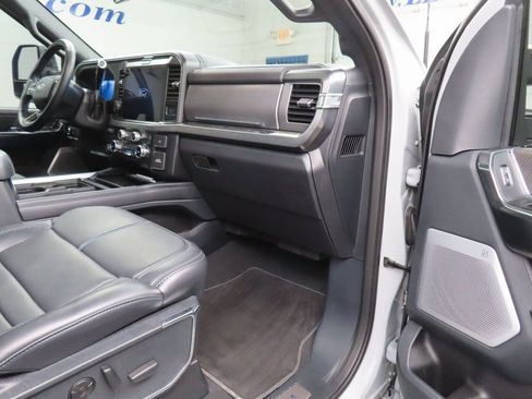 Used 2025 Ford F250 Platinum w/ FX4 Off-Road Package image 40