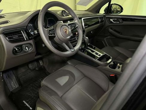 Certified 2025 Porsche Macan image 15