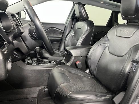 Used 2019 Jeep Cherokee Limited image 17