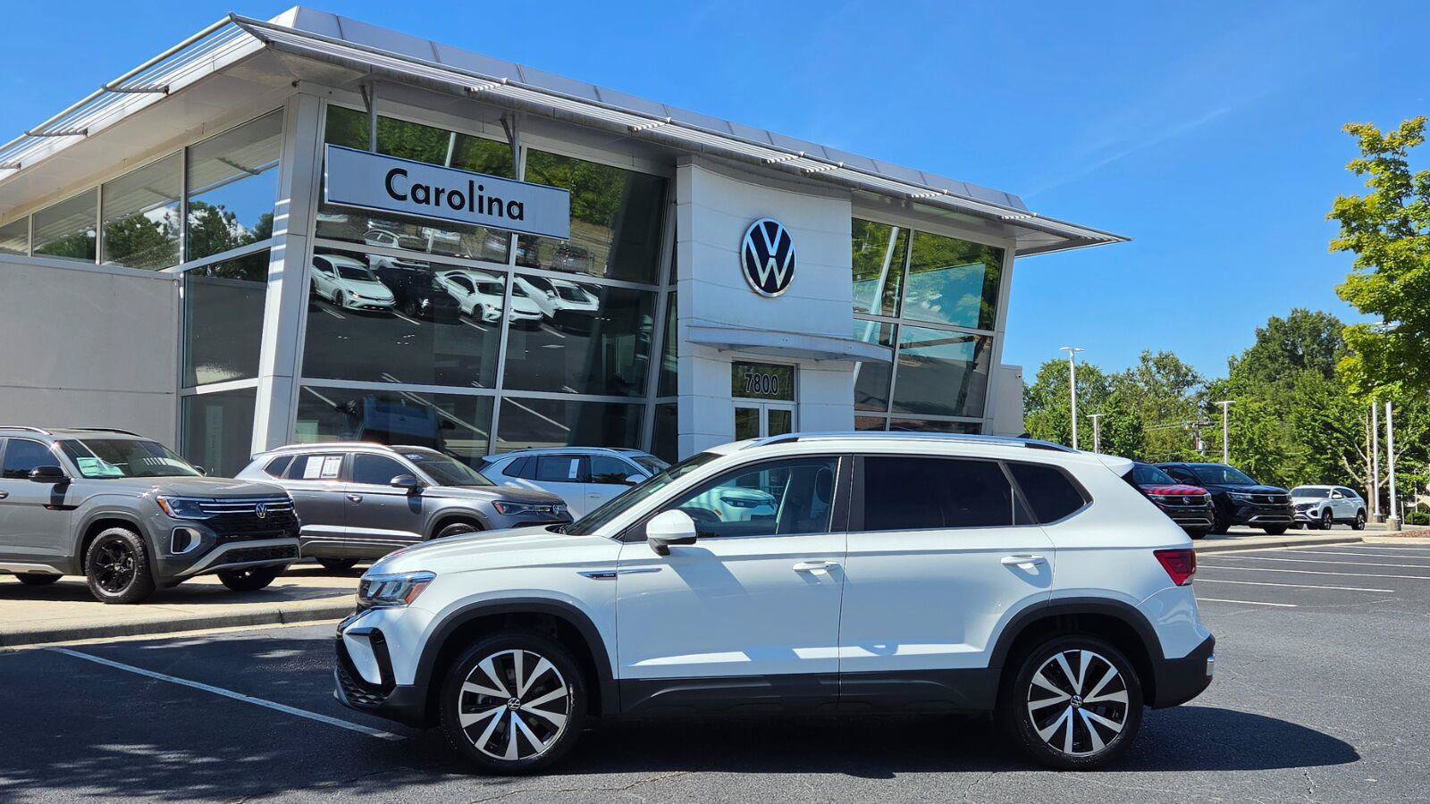 Certified 2023 Volkswagen Taos SE w/ Panoramic Sunroof Package FWD image 3