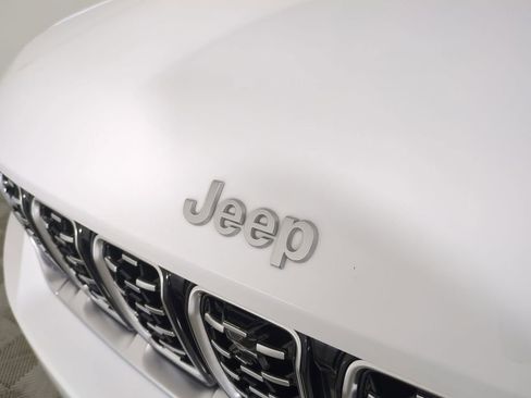 Used 2024 Jeep Grand Cherokee Summit image 13