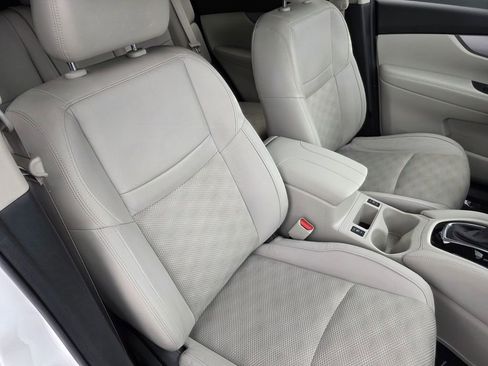 Used 2020 Nissan Rogue Sport SV w/ Technology Package image 28