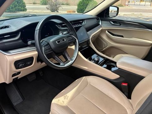 Used 2022 Jeep Grand Cherokee Limited AWD/4WD image 11