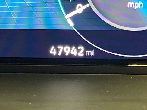 Used 2024 Volkswagen Atlas Cross Sport SE image 24