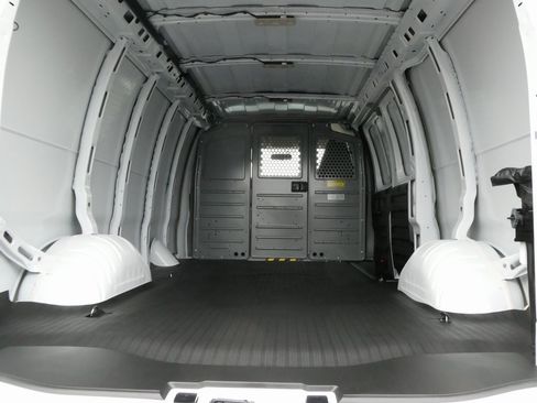 New 2025 GMC Savana 3500 w/ Driver Convenience Package image 26