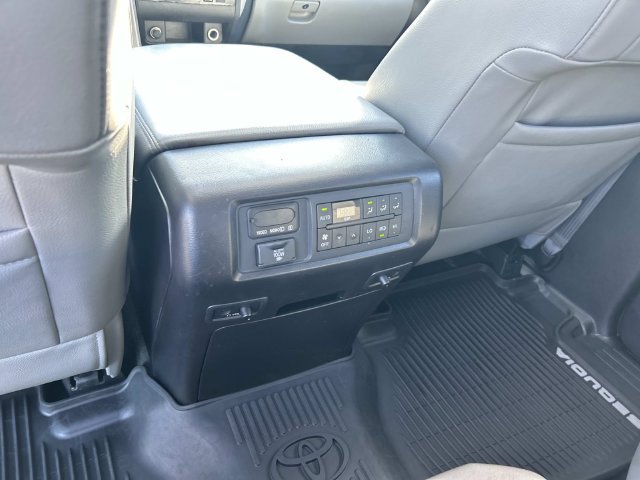 Used 2015 Toyota Sequoia Platinum AWD/4WD image 19