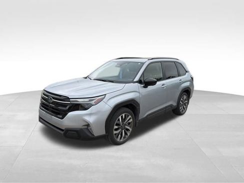 Used 2025 Subaru Forester Touring AWD/4WD image 9