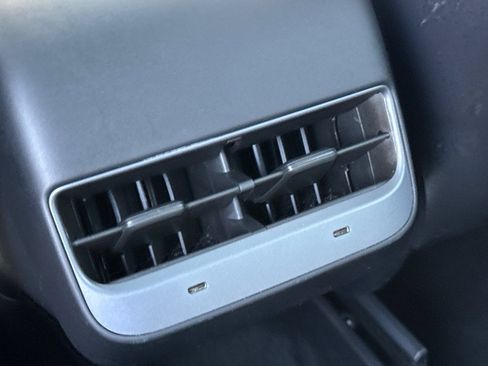 Used 2022 Tesla Model Y Performance AWD/4WD image 13