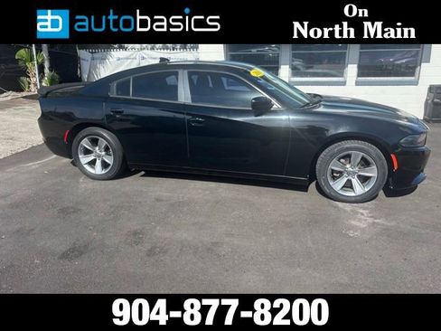Used 2016 Dodge Charger SXT RWD image 3