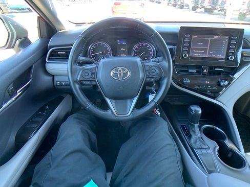 Used 2022 Toyota Camry SE image 15