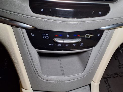 Certified 2025 Cadillac XT5 Premium Luxury image 4