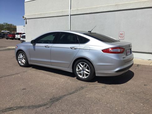 Used 2015 Ford Fusion SE FWD image 7