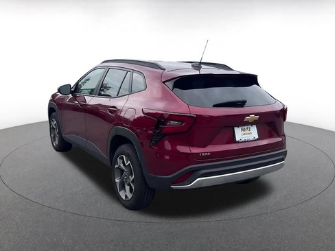 Used 2025 Chevrolet Trax LT FWD image 10