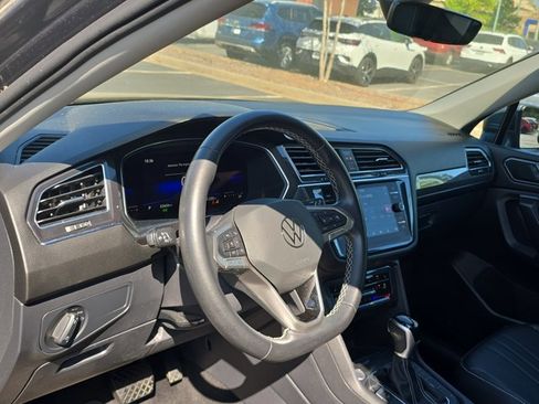 Used 2023 Volkswagen Tiguan SE image 8