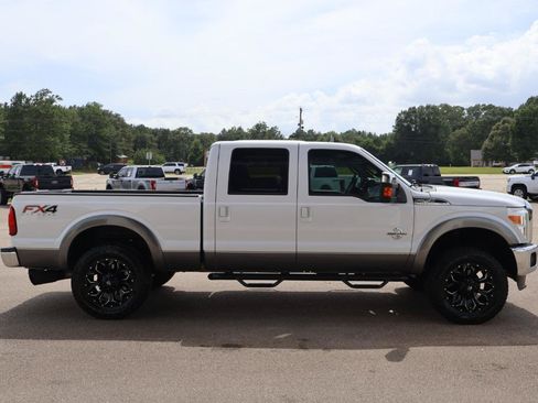 Used 2014 Ford F250 Lariat w/ Lariat Ultimate Package AWD/4WD image 4