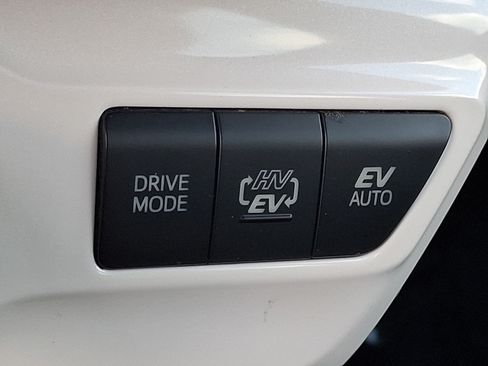 Used 2018 Toyota Prius Prime Premium FWD image 28