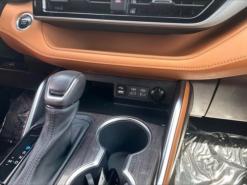 Used 2022 Toyota Highlander Platinum AWD/4WD image 40