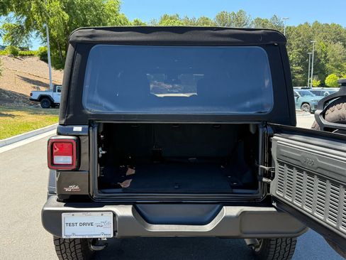 Used 2024 Jeep Wrangler Unlimited Sport AWD/4WD image 31
