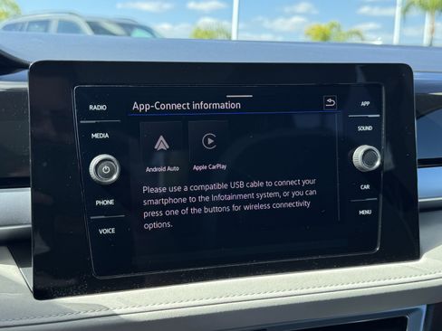 Used 2025 Volkswagen Taos SE AWD/4WD image 23