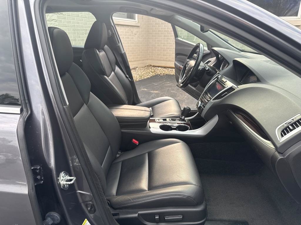 Used 2017 Acura TLX FWD image 16