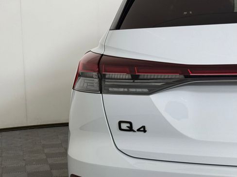 Used 2024 Audi Q4 e-tron Prestige image 12