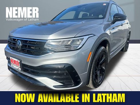 Used 2024 Volkswagen Tiguan SE R-Line image 1