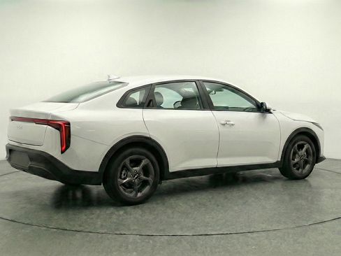 Used 2025 Kia K4 LXS FWD image 9