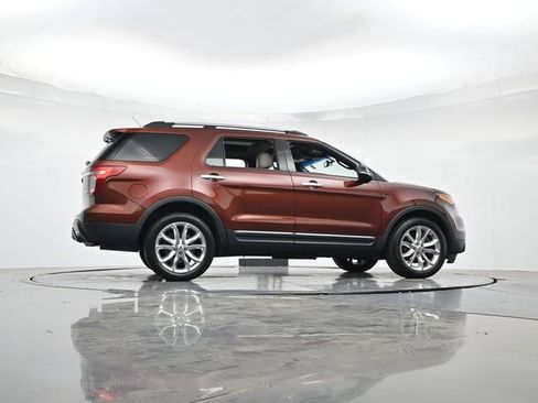 Used 2015 Ford Explorer XLT w/ Equipment Group 202B image 31