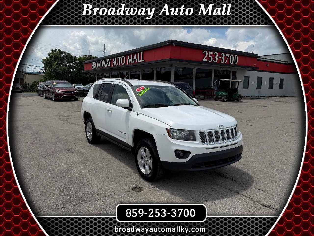 Used 2017 Jeep Compass Latitude FWD image 1