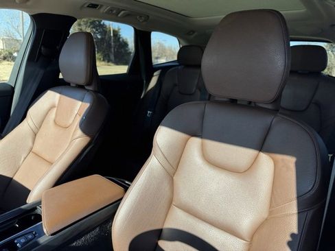 Used 2020 Volvo XC60 T5 Momentum w/ Protection Package image 12