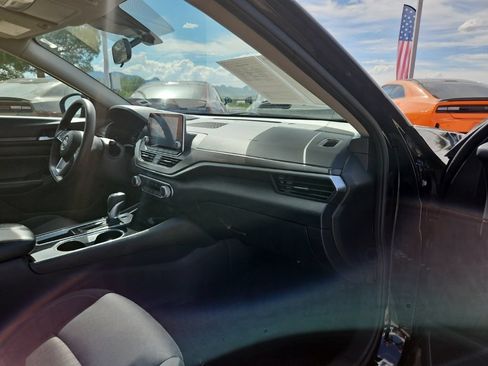Used 2024 Nissan Altima 2.5 SV FWD image 21