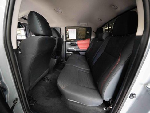 Used 2021 Toyota Tacoma SR5 AWD/4WD image 23