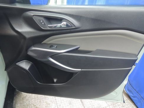 Used 2025 Chevrolet Trax ACTIV w/ Sunroof Package image 34