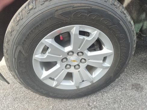 Used 2021 Chevrolet Colorado LT w/ Safety Package RWD image 2