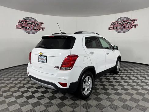 Used 2017 Chevrolet Trax LT w/ LT Convenience Package FWD image 7