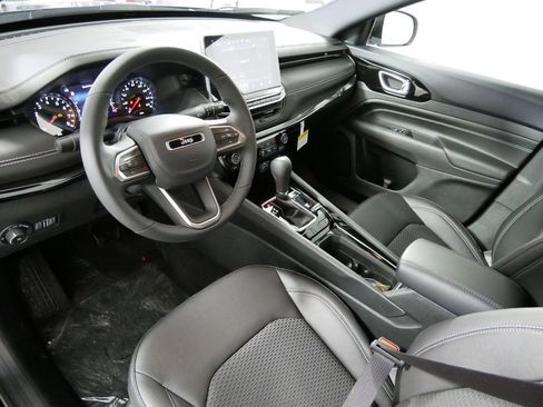 Used 2024 Jeep Compass Latitude w/ Convenience Group image 16