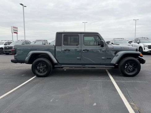 Used 2025 Jeep Gladiator Willys image 4