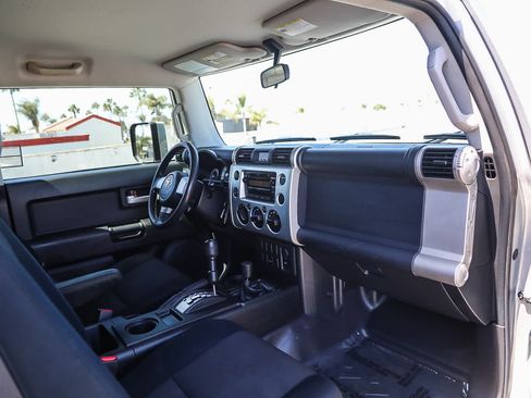 Used 2007 Toyota FJ Cruiser 4WD image 13