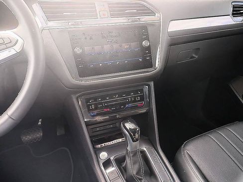Used 2023 Volkswagen Tiguan SE FWD image 19