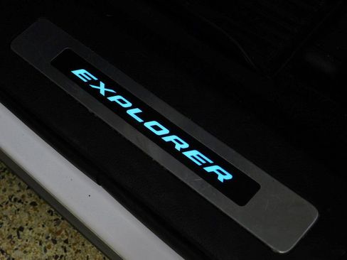 Used 2019 Ford Explorer Platinum image 28