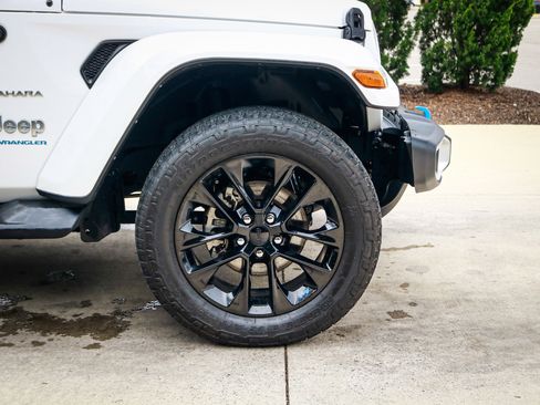 Used 2023 Jeep Wrangler Sahara w/ Cold Weather Group image 13