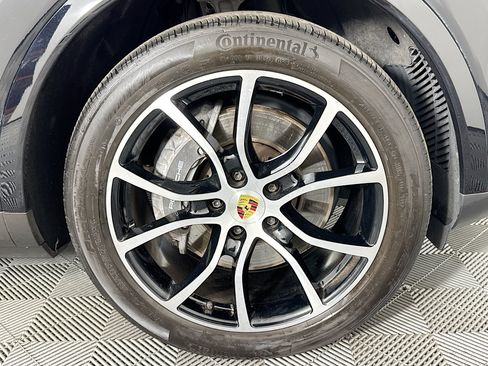 Used 2023 Porsche Cayenne AWD/4WD image 53