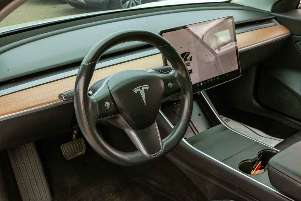 Used 2019 Tesla Model 3 Long Range RWD image 10