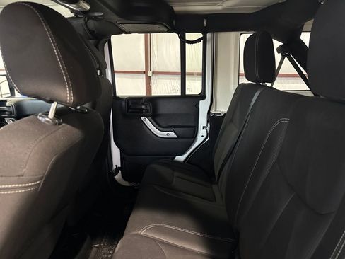 Used 2016 Jeep Wrangler Unlimited Sahara w/ Connectivity Group image 12