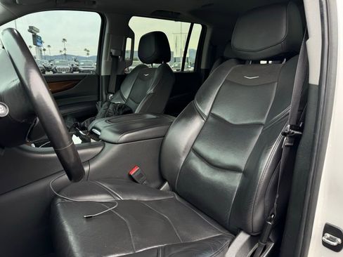 Used 2020 Cadillac Escalade ESV Luxury image 5
