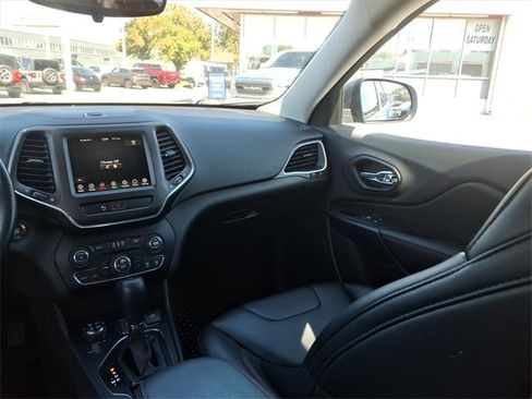 Used 2019 Jeep Cherokee Trailhawk w/ Cold Weather Group image 13