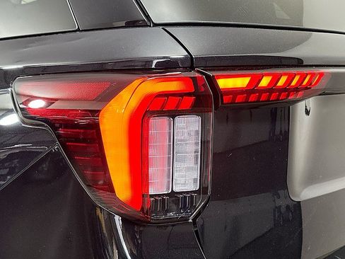 Used 2025 Ford Explorer ST w/ Sun And Sound Package AWD/4WD image 36