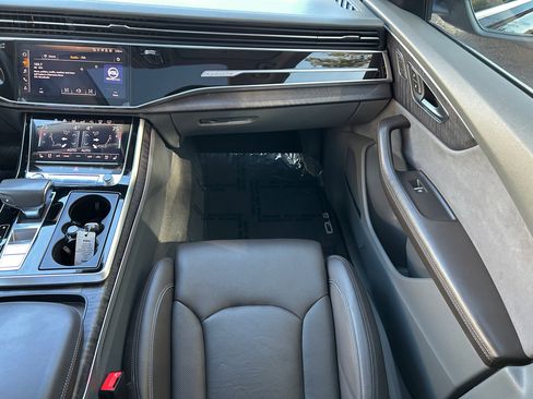 Used 2019 Audi Q8 Prestige w/ Luxury Package image 20