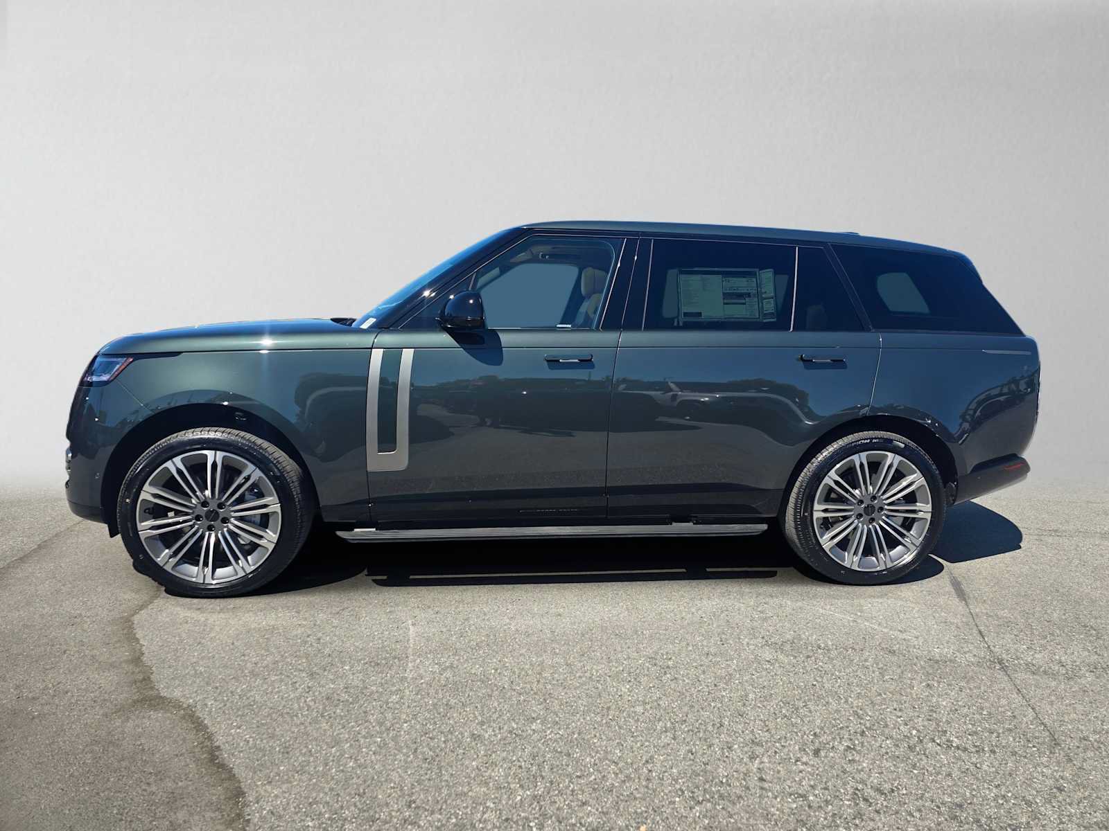 New 2026 Land Rover Range Rover Long Wheelbase SE AWD/4WD image 2