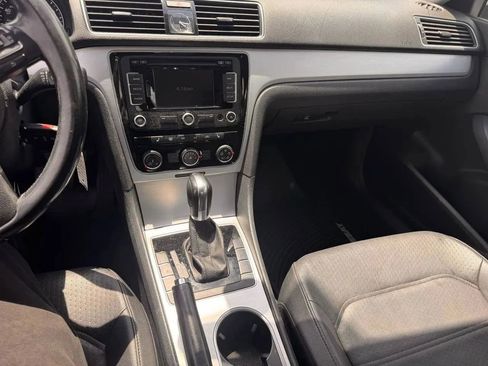 Used 2013 Volkswagen Passat 2.5 SE FWD image 17